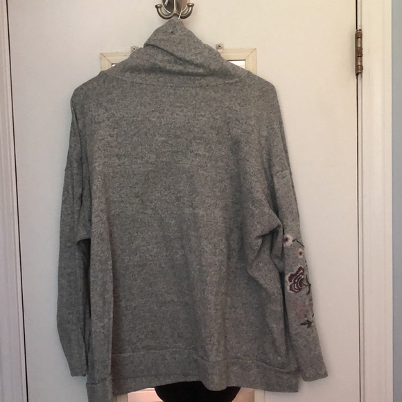 Sunday cowl neck floral sweatshirt gray 3X - Picture 4 of 7